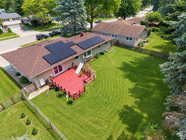 904 Chippewa Drive, Elgin, IL 60120