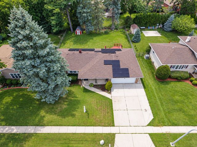 904 Chippewa Drive, Elgin, IL 60120