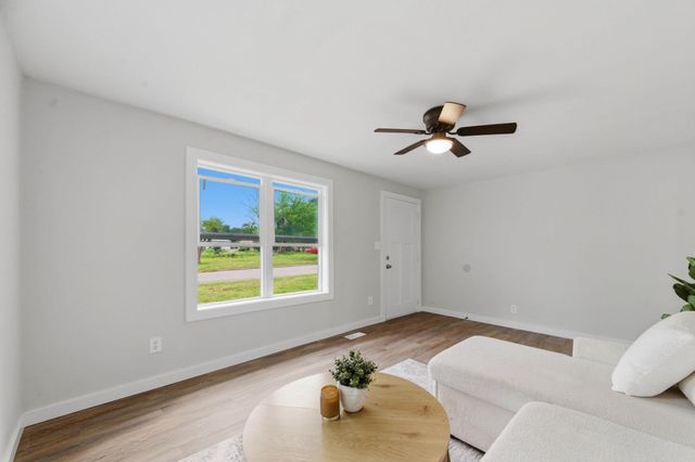 2825 E Stadium Dr, Wichita, KS 67214