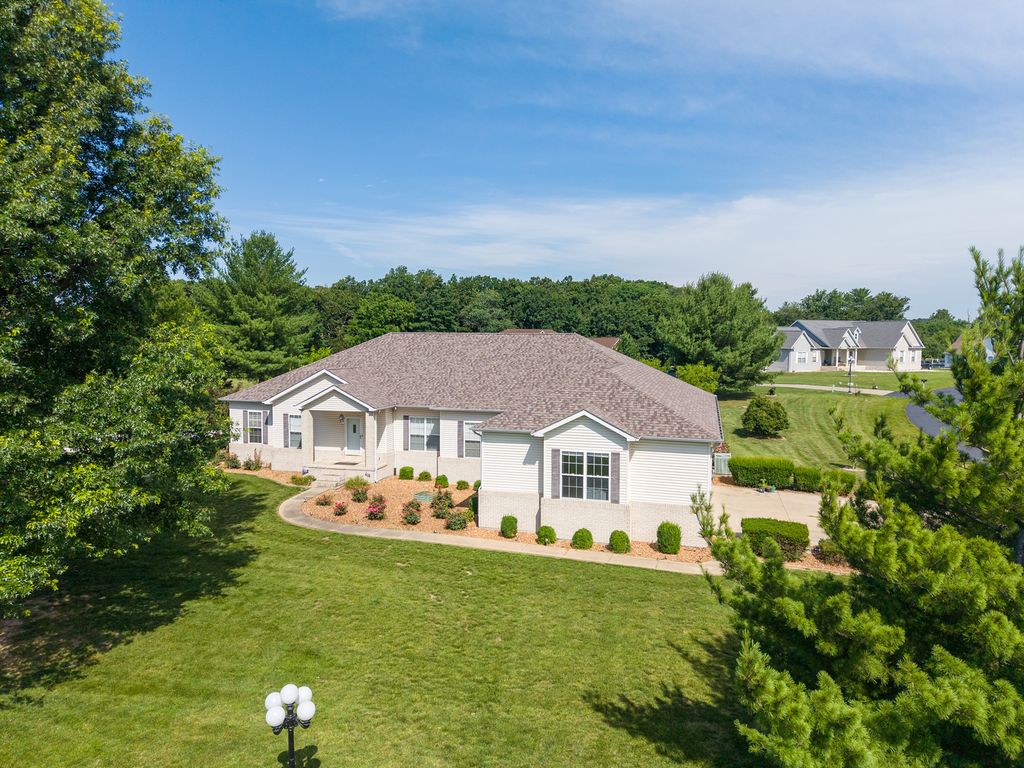 Image 1 of property listing at 14205 N McRaven Lane, Mt Vernon, IL 62864
