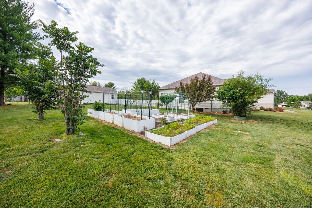 Image 15 of property listing at 14205 N McRaven Lane, Mt Vernon, IL 62864