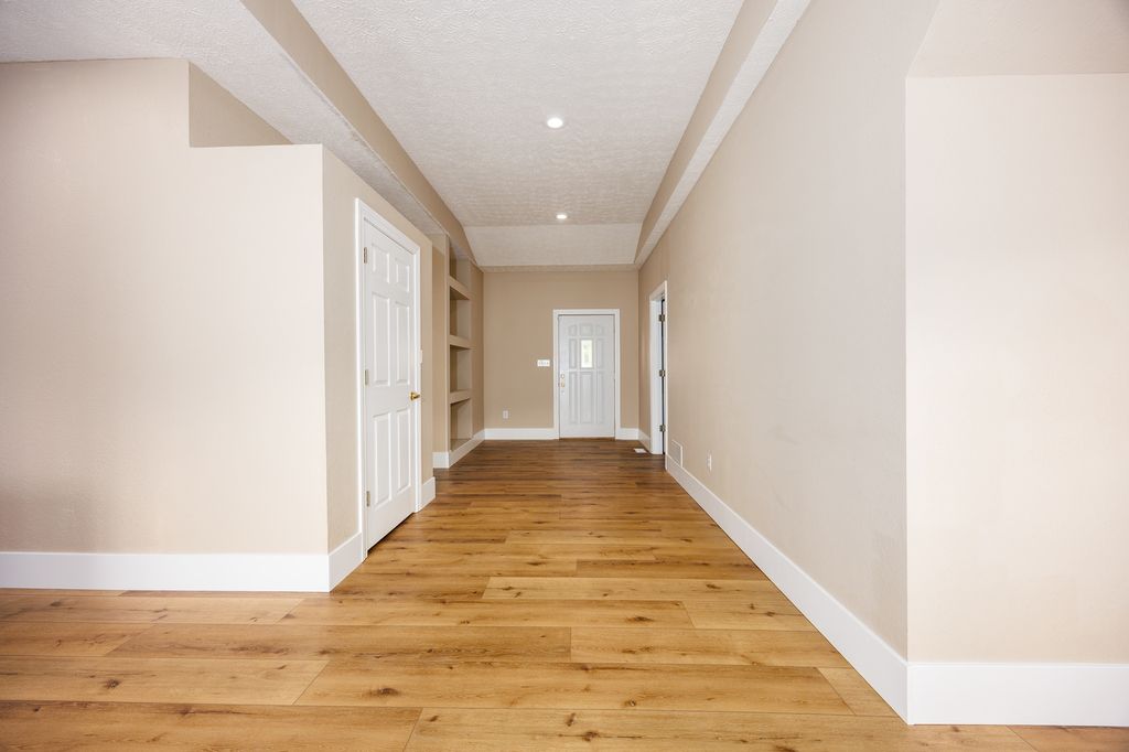 Image 17 of property listing at 14205 N McRaven Lane, Mt Vernon, IL 62864