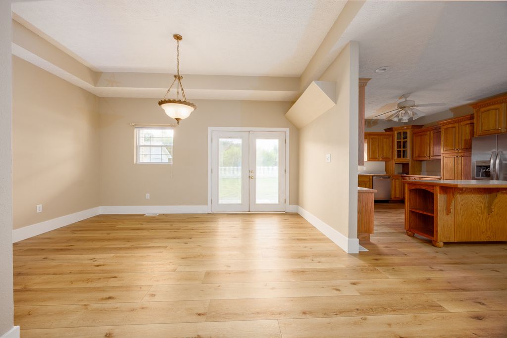 Image 19 of property listing at 14205 N McRaven Lane, Mt Vernon, IL 62864