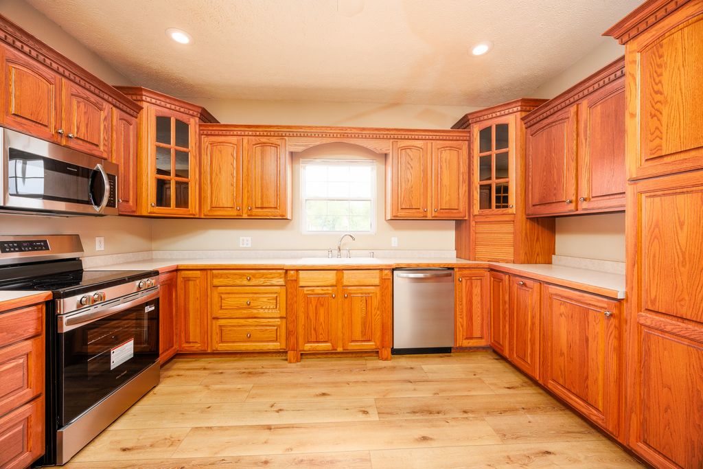 Image 20 of property listing at 14205 N McRaven Lane, Mt Vernon, IL 62864