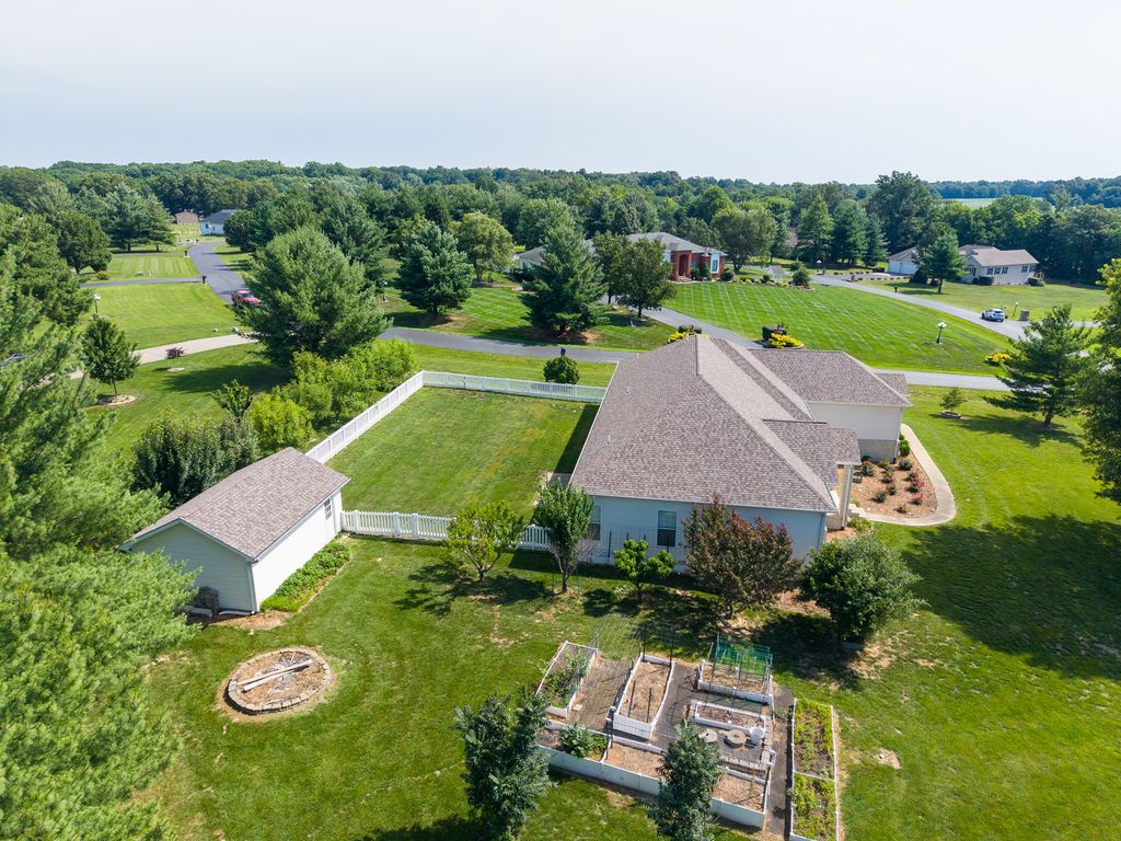 Image 3 of property listing at 14205 N McRaven Lane, Mt Vernon, IL 62864
