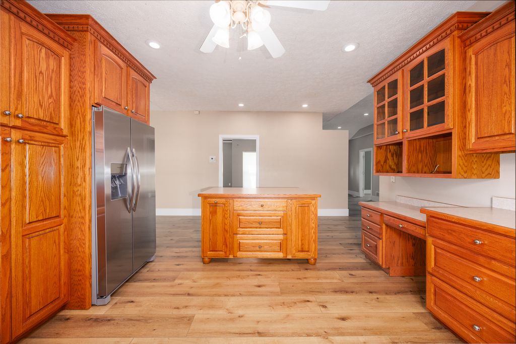 Image 21 of property listing at 14205 N McRaven Lane, Mt Vernon, IL 62864