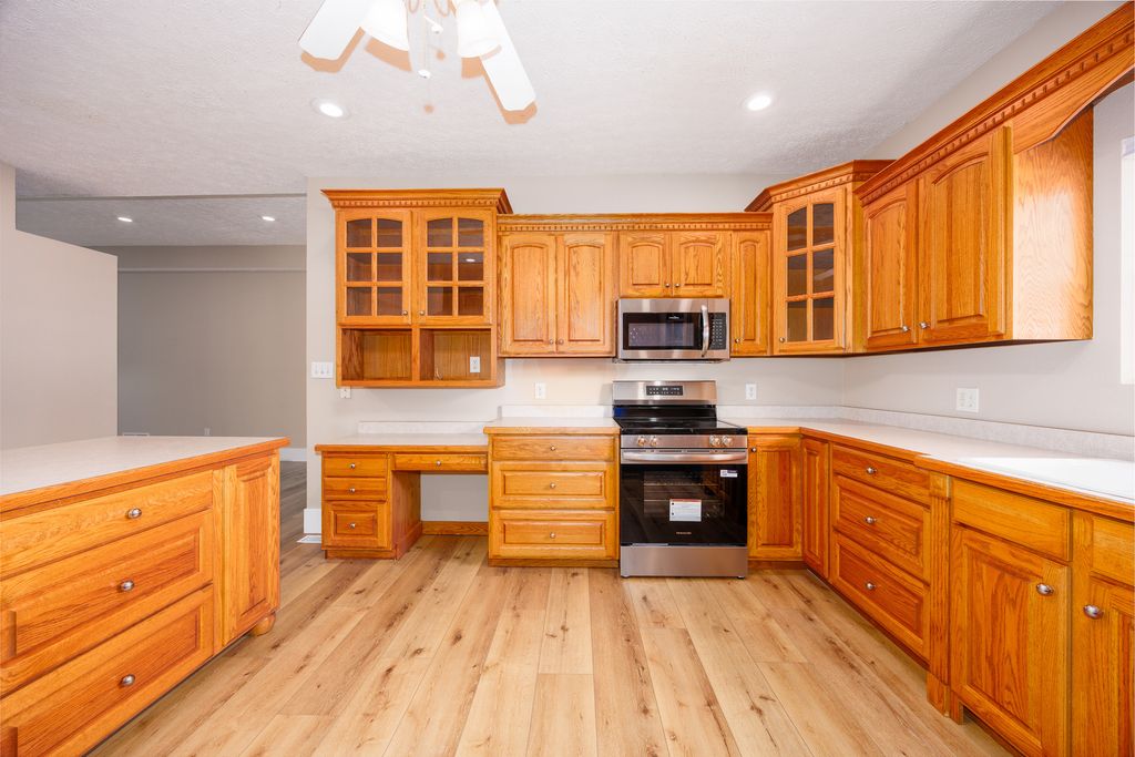Image 22 of property listing at 14205 N McRaven Lane, Mt Vernon, IL 62864
