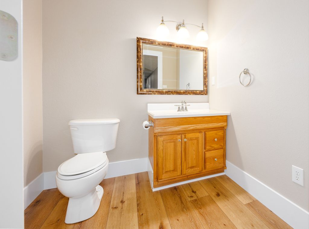 Image 25 of property listing at 14205 N McRaven Lane, Mt Vernon, IL 62864