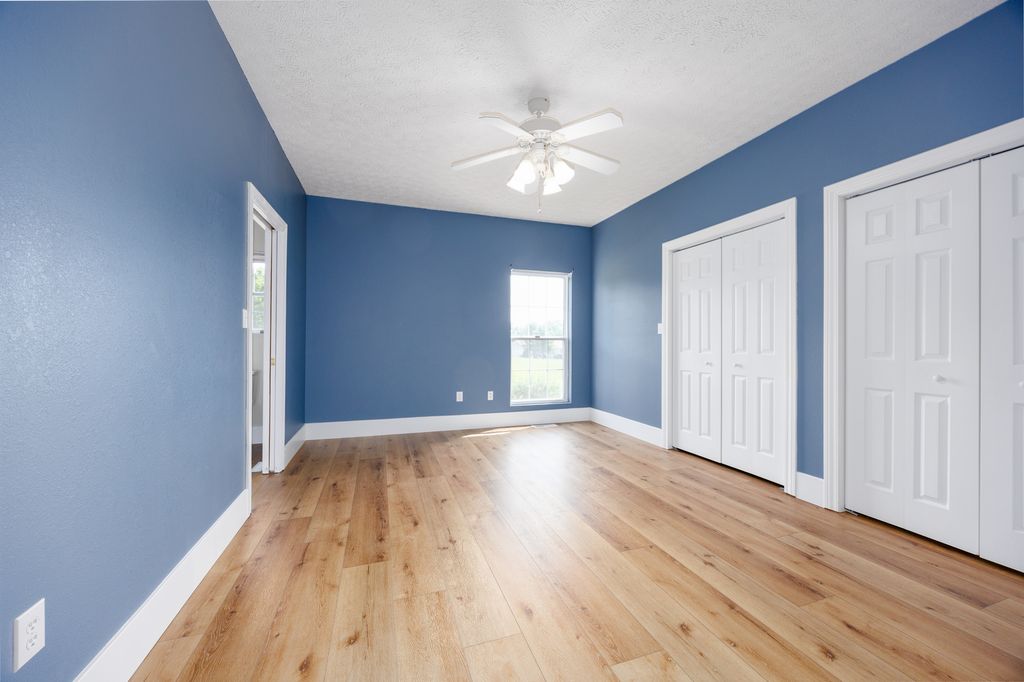 Image 34 of property listing at 14205 N McRaven Lane, Mt Vernon, IL 62864