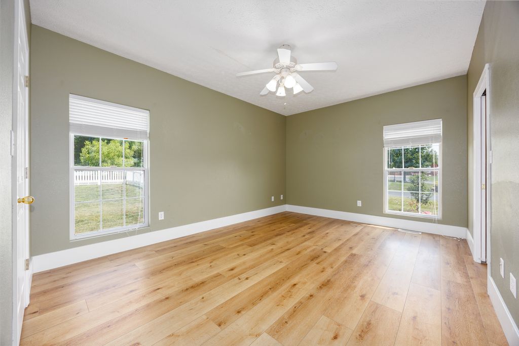 Image 37 of property listing at 14205 N McRaven Lane, Mt Vernon, IL 62864