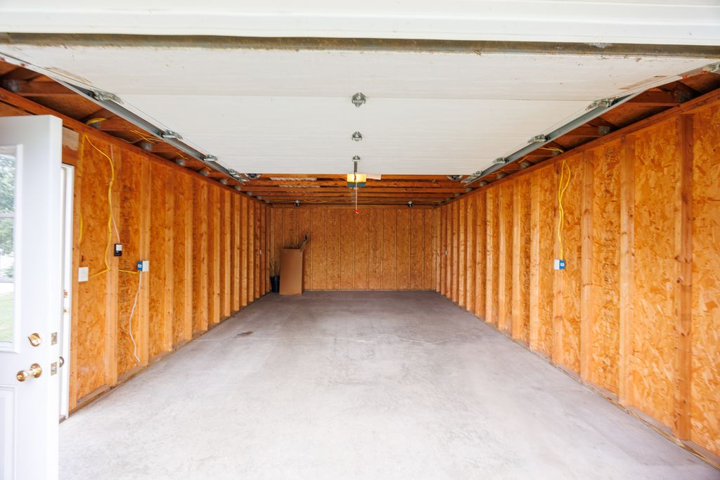Image 8 of property listing at 14205 N McRaven Lane, Mt Vernon, IL 62864