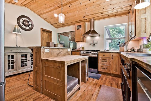 10201 Forrest Road, Gravette, AR 72736