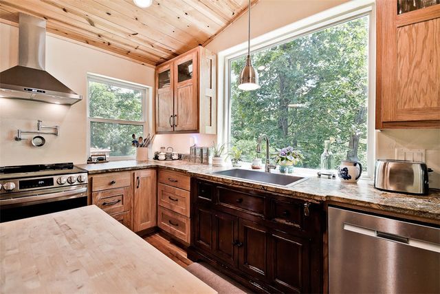 10201 Forrest Road, Gravette, AR 72736