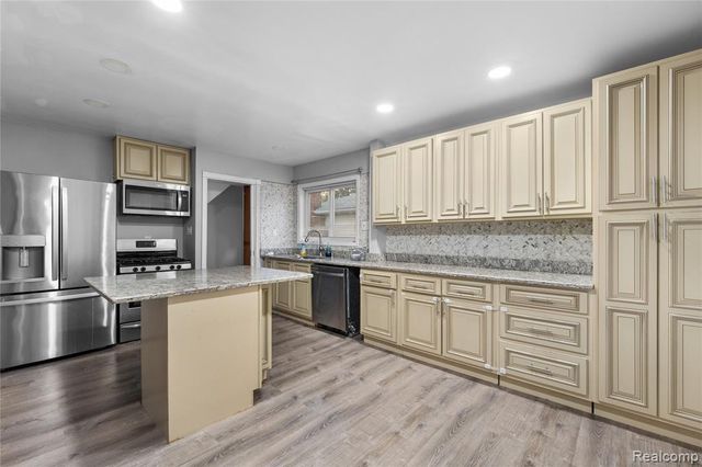 3204 Bennett Street, Dearborn, MI 48124