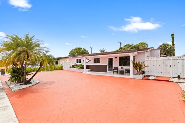 1450 W 37th Street, Hialeah, FL 33012