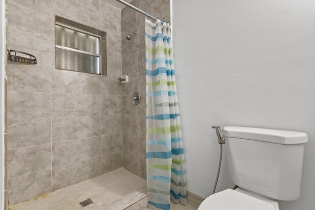 1450 W 37th Street, Hialeah, FL 33012