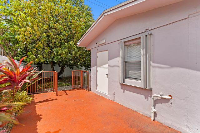 1450 W 37th Street, Hialeah, FL 33012