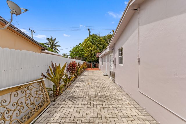 1450 W 37th Street, Hialeah, FL 33012