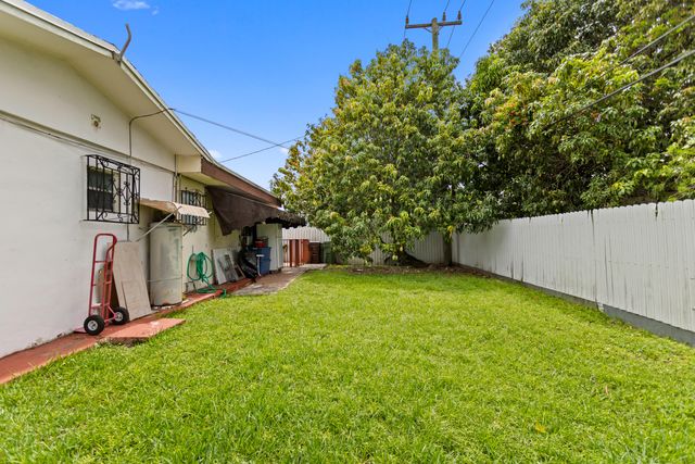 1450 W 37th Street, Hialeah, FL 33012