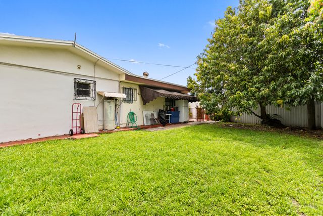 1450 W 37th Street, Hialeah, FL 33012