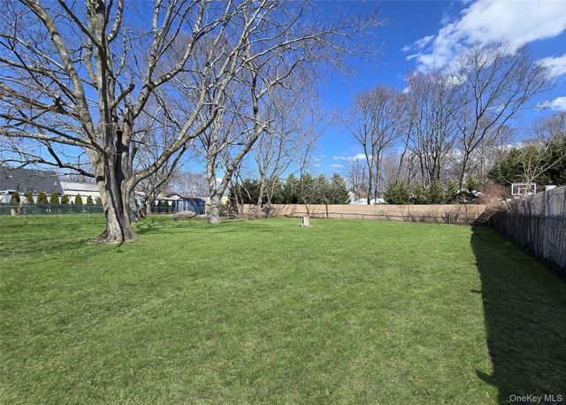 393 McConnell Avenue, Bayport, NY 11705
