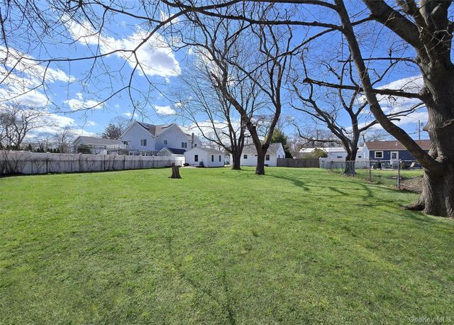 393 McConnell Avenue, Bayport, NY 11705