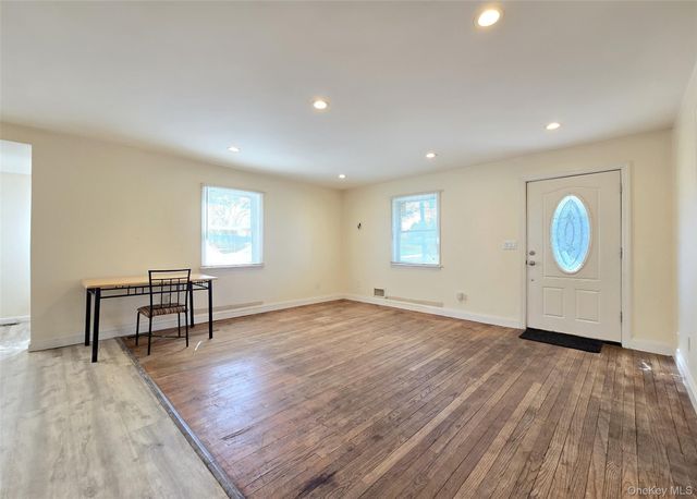 393 McConnell Avenue, Bayport, NY 11705