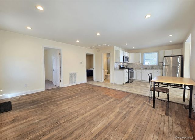 393 McConnell Avenue, Bayport, NY 11705