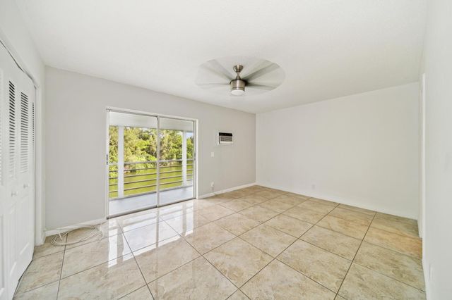 114 Northampton F 114, West Palm Beach, FL 33417