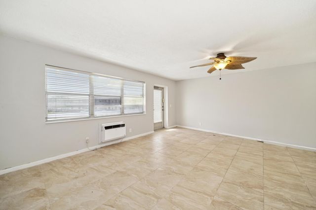 114 Northampton F 114, West Palm Beach, FL 33417