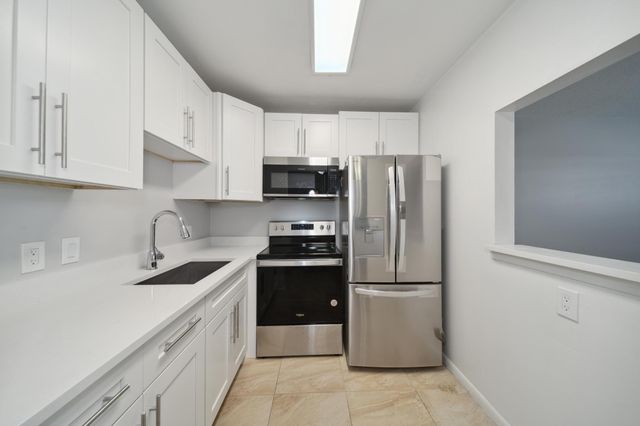 114 Northampton F 114, West Palm Beach, FL 33417