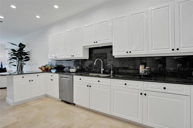 2739 NE 15th St, Fort Lauderdale, FL 33304