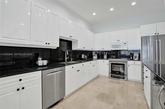 2739 NE 15th St, Fort Lauderdale, FL 33304