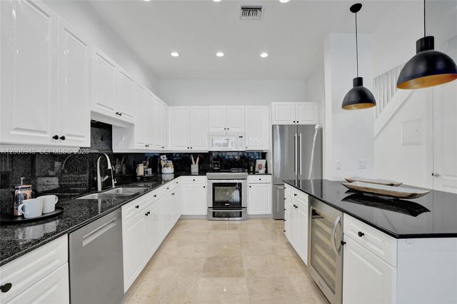 2739 NE 15th St, Fort Lauderdale, FL 33304