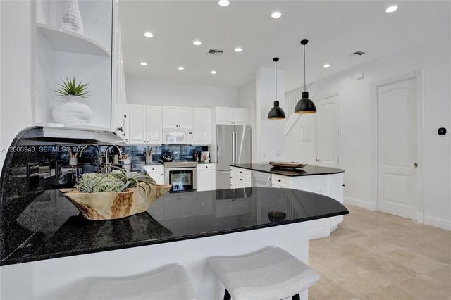 2739 NE 15th St, Fort Lauderdale, FL 33304