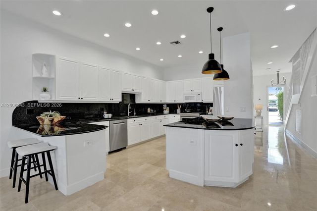 2739 NE 15th St, Fort Lauderdale, FL 33304