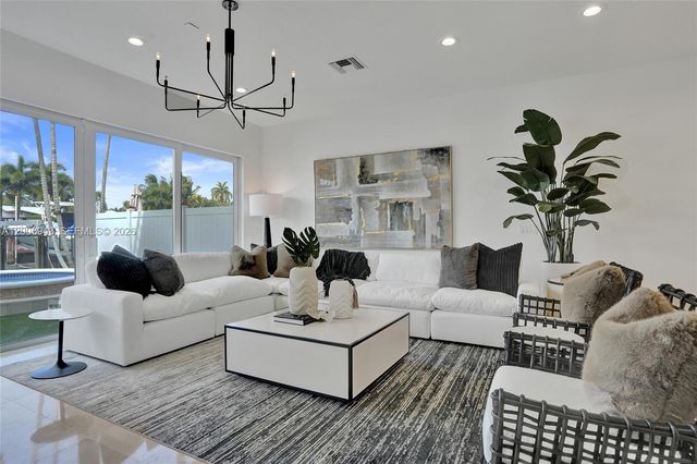 2739 NE 15th St, Fort Lauderdale, FL 33304
