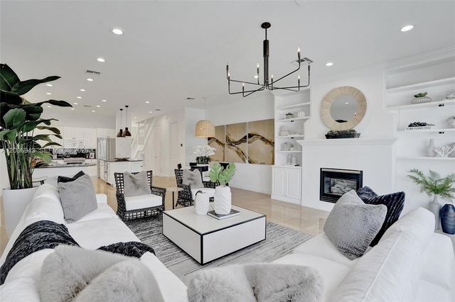 2739 NE 15th St, Fort Lauderdale, FL 33304
