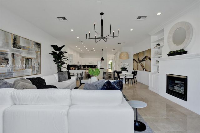 2739 NE 15th St, Fort Lauderdale, FL 33304