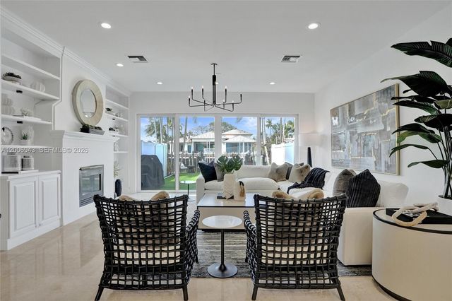 2739 NE 15th St, Fort Lauderdale, FL 33304