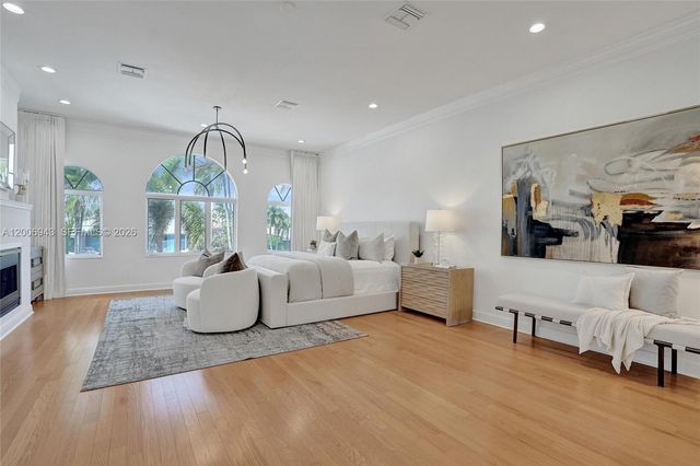 2739 NE 15th St, Fort Lauderdale, FL 33304