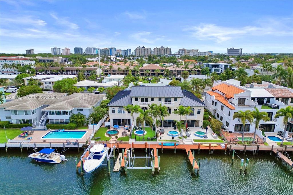 2739 NE 15th St, Fort Lauderdale, FL 33304