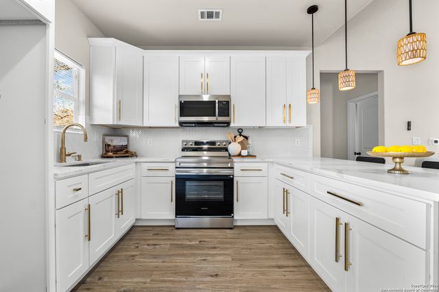 732 County Road 6846, Lytle, TX 78052