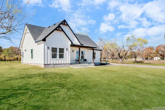 732 County Road 6846, Lytle, TX 78052