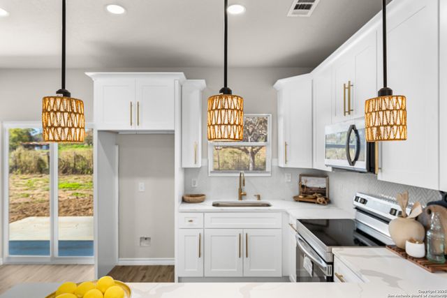 732 County Road 6846, Lytle, TX 78052