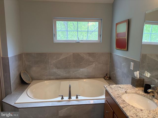 232 DEEPDALE DR, Kennett Square, PA 19348