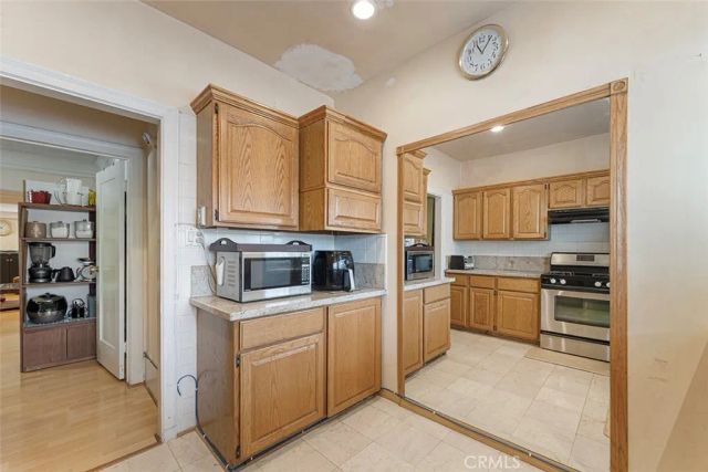 901 Westchester Place, Los Angeles, CA 90019