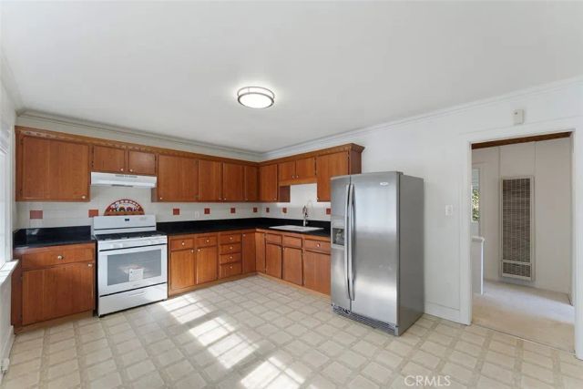 901 Westchester Place, Los Angeles, CA 90019