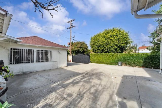 901 Westchester Place, Los Angeles, CA 90019