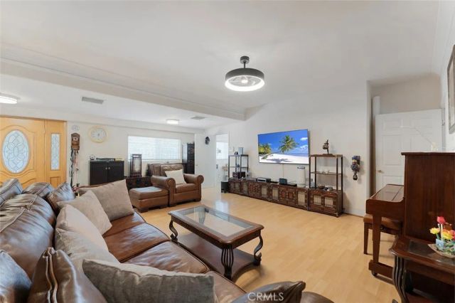 901 Westchester Place, Los Angeles, CA 90019